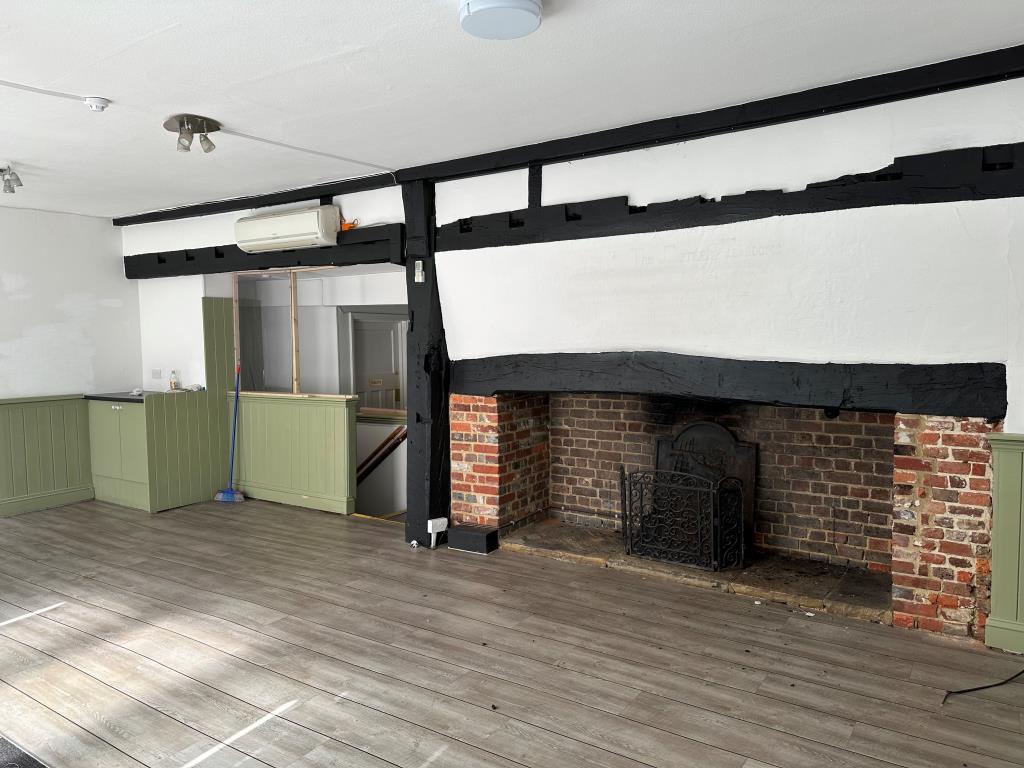 Lot: 9 - FORMER CAFÉ AND CARE FACILITY IN HIGH STREET - Internal front of shop